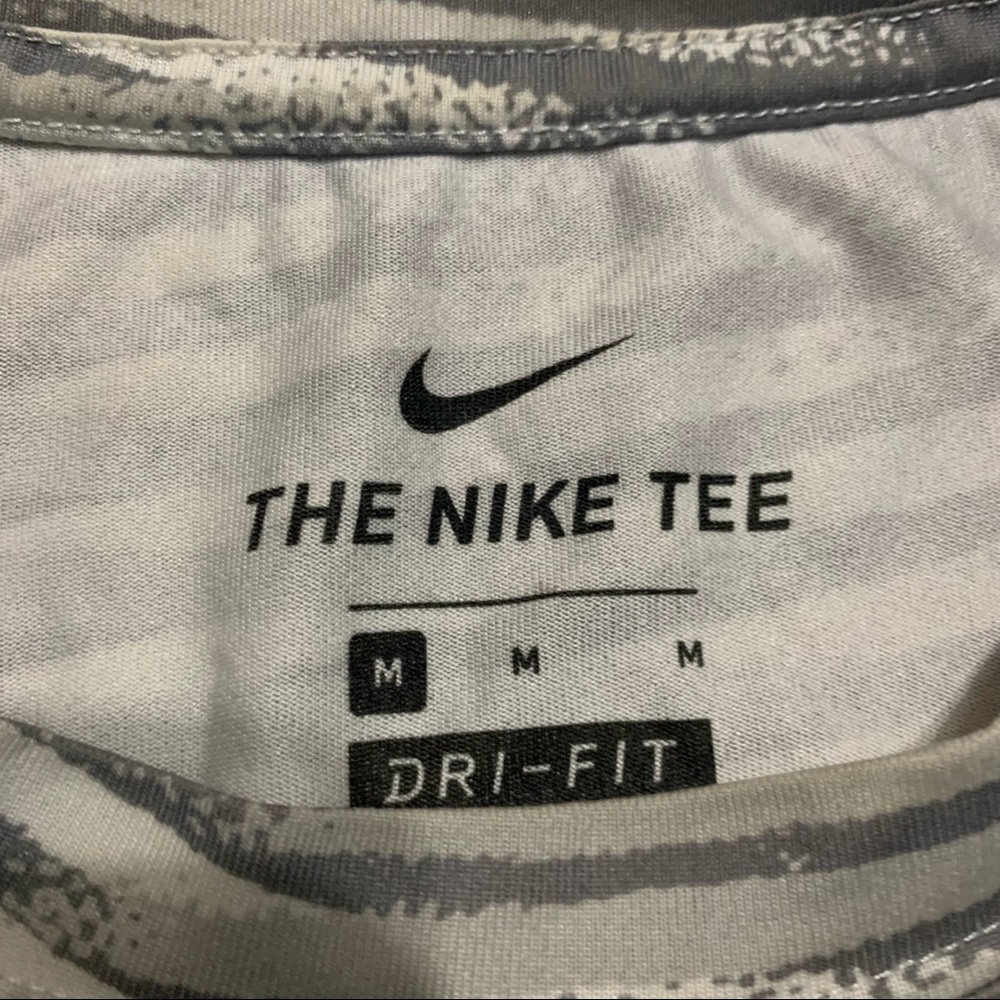 The Nike Tee Gray White Striped Top Sz M - Picture 4 of 6